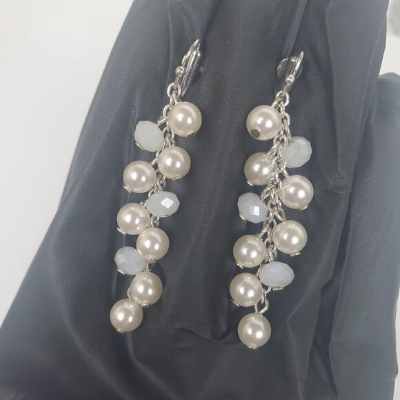 Vintage Faux Pearl Bead Opaque White Glass Silver Tone Dangle Drop Clip Earrings - Picture 1 of 6